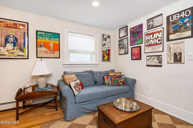 1497 Regent Street, Niskayuna, NY 12309