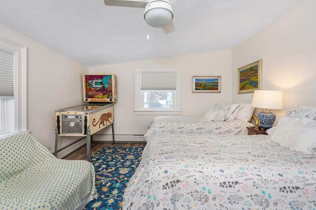 1497 Regent Street, Niskayuna, NY 12309