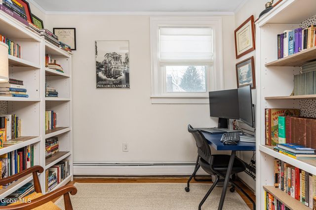 1497 Regent Street, Niskayuna, NY 12309