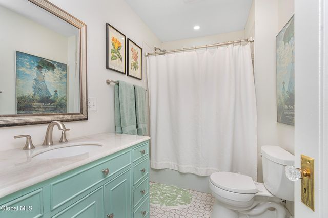 1497 Regent Street, Niskayuna, NY 12309