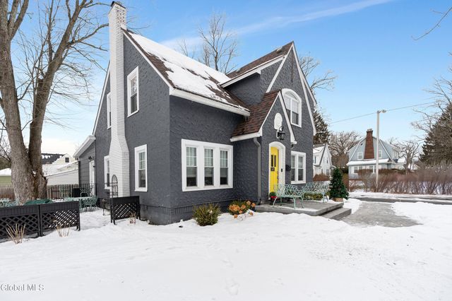 1497 Regent Street, Niskayuna, NY 12309