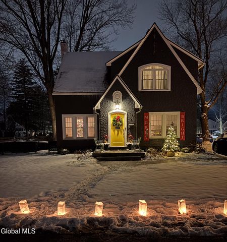 1497 Regent Street, Niskayuna, NY 12309