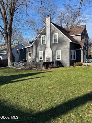 1497 Regent Street, Niskayuna, NY 12309