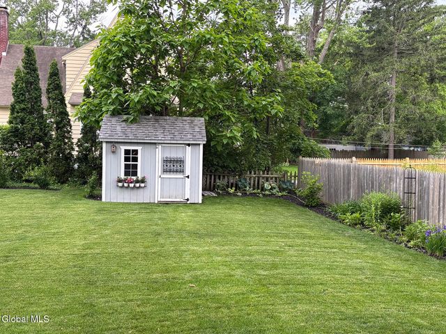 1497 Regent Street, Niskayuna, NY 12309