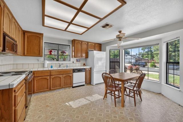 1703 Moraga Way, Roseville, CA 95661