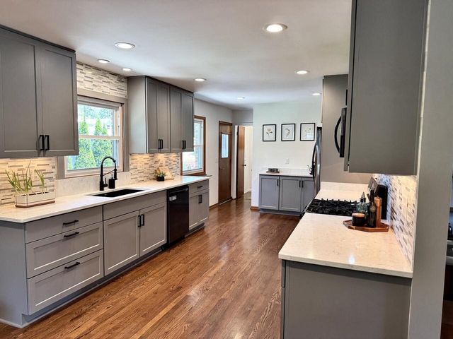 410 Hialeah DRIVE, Racine, WI 53402