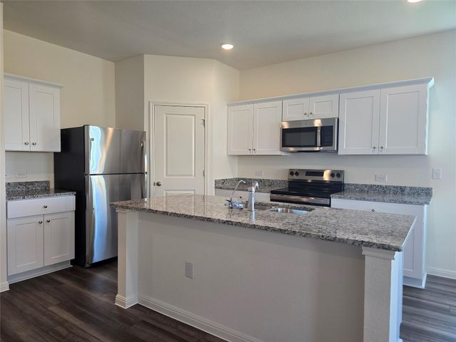 421 Wedemeyer ST, Taylor, TX 76574