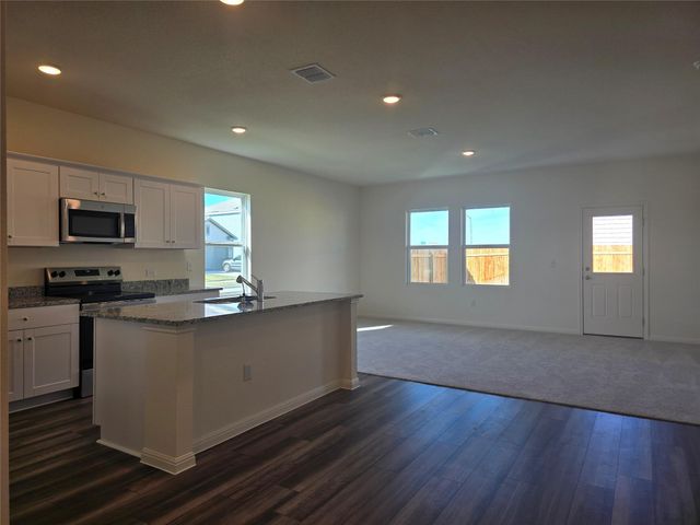 421 Wedemeyer ST, Taylor, TX 76574