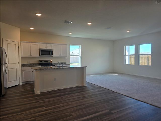 421 Wedemeyer ST, Taylor, TX 76574