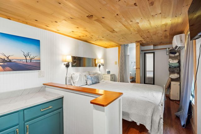 212 E Hudson Avenue, Folly Beach, SC 29439