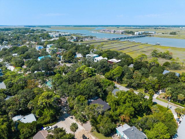 212 E Hudson Avenue, Folly Beach, SC 29439