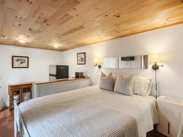 212 E Hudson Avenue, Folly Beach, SC 29439