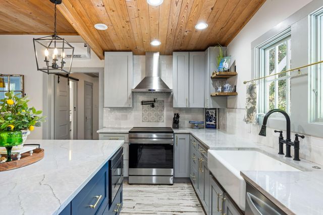 212 E Hudson Avenue, Folly Beach, SC 29439