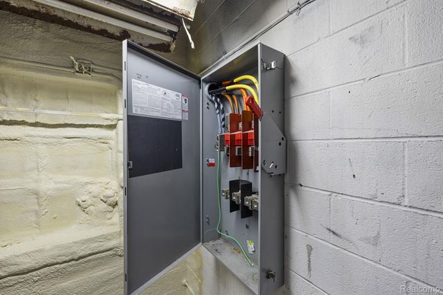 19807 VAN DYKE Street, Detroit, MI 48234