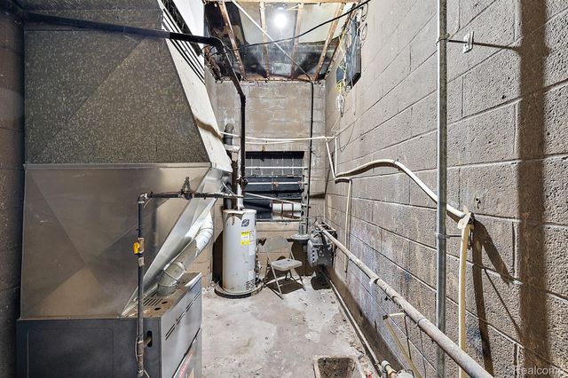 19807 VAN DYKE Street, Detroit, MI 48234