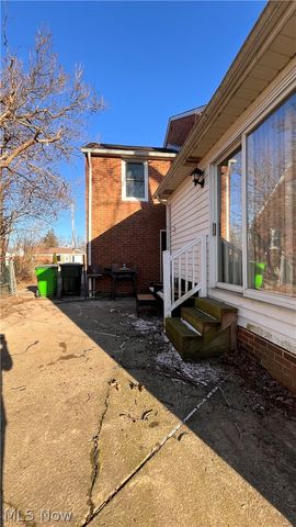 1766 Longwood Drive, Mayfield Heights, OH 44124