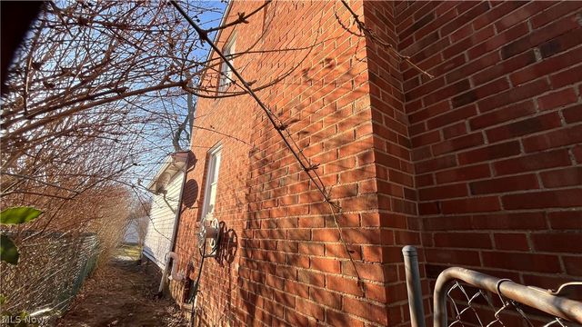 1766 Longwood Drive, Mayfield Heights, OH 44124