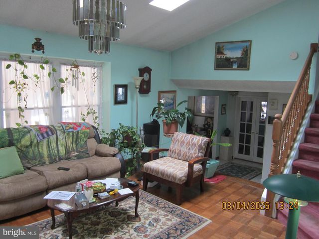 5800 GRISCOMB DR, Bensalem, PA 19020