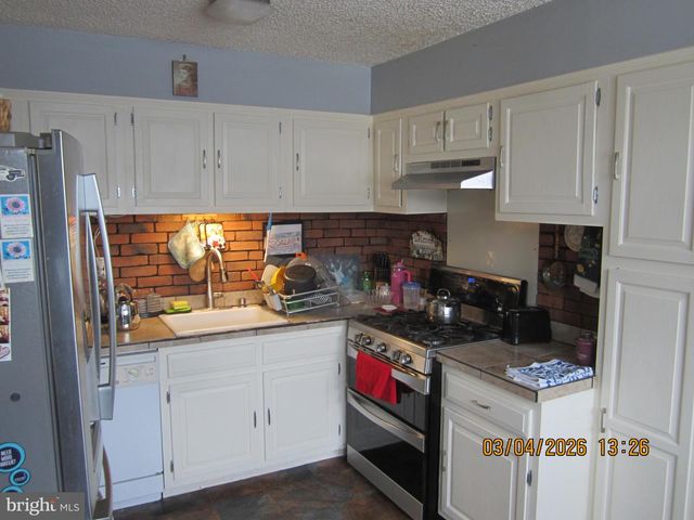 5800 GRISCOMB DR, Bensalem, PA 19020