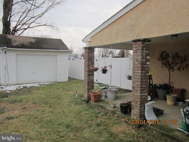 5800 GRISCOMB DR, Bensalem, PA 19020