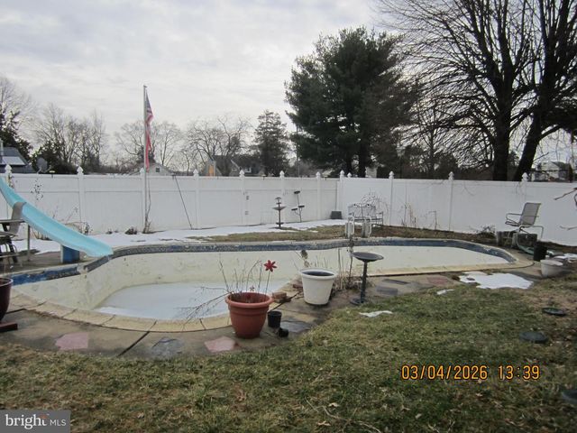 5800 GRISCOMB DR, Bensalem, PA 19020