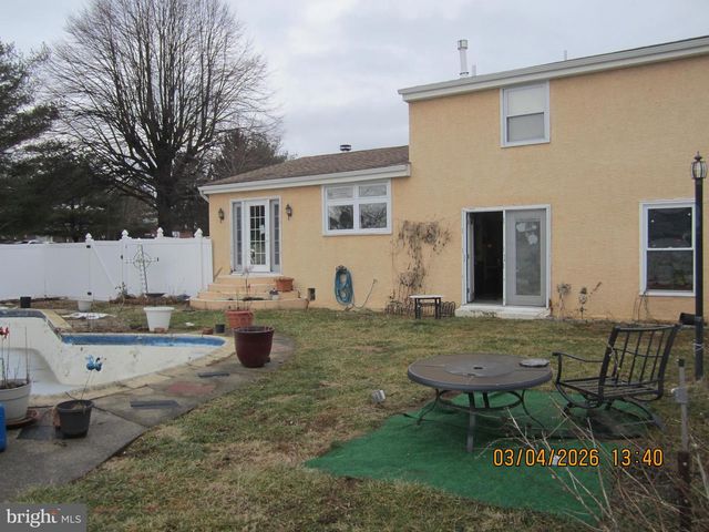 5800 GRISCOMB DR, Bensalem, PA 19020