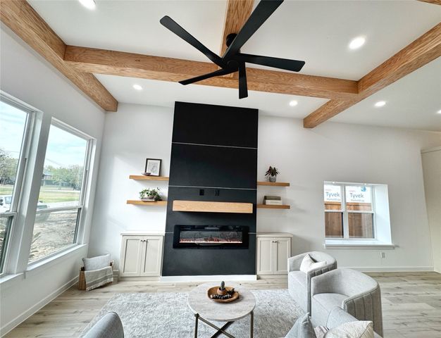 1611 Gibbons Street, Greenville, TX 75401