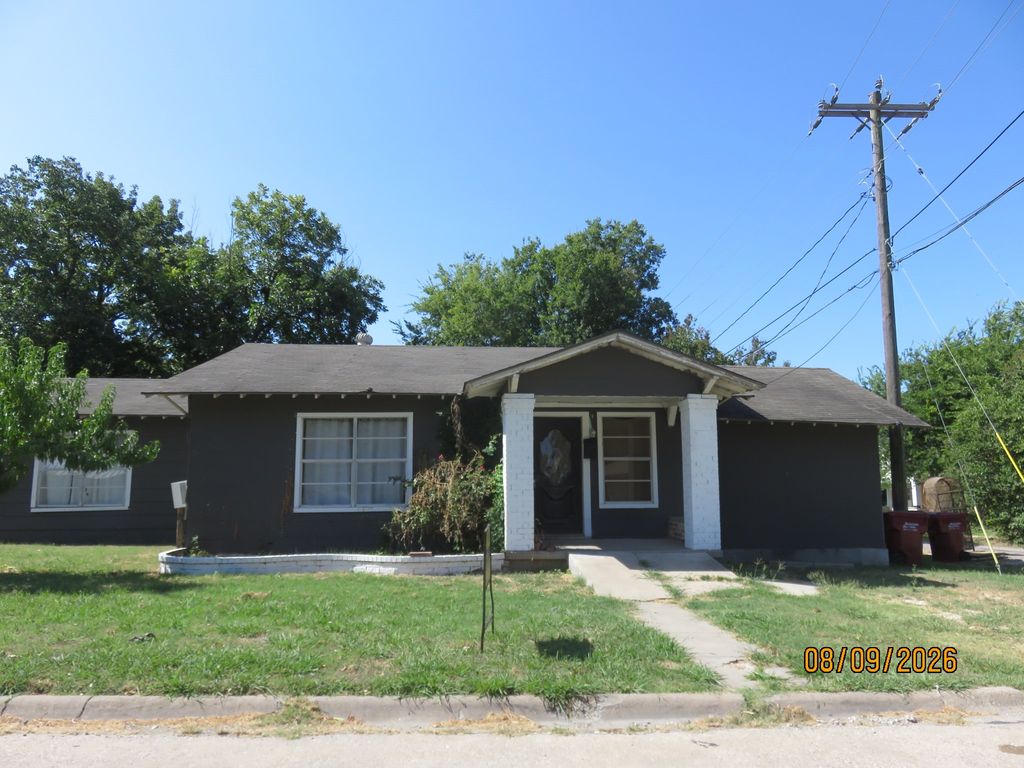 315 Maple Street, Farmersville, TX 75442