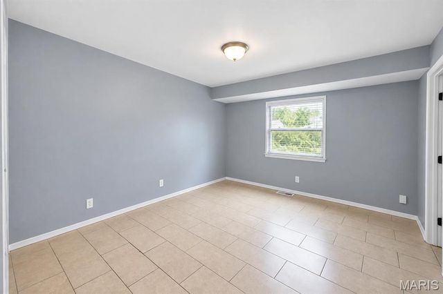 150 N Saint Charles Street, Florissant, MO 63031