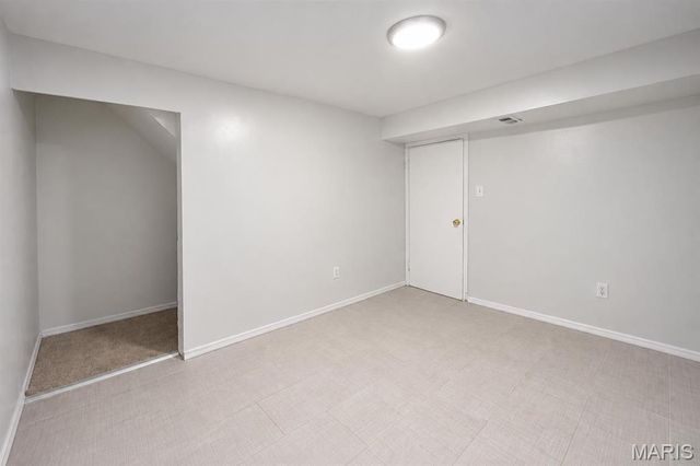 150 N Saint Charles Street, Florissant, MO 63031