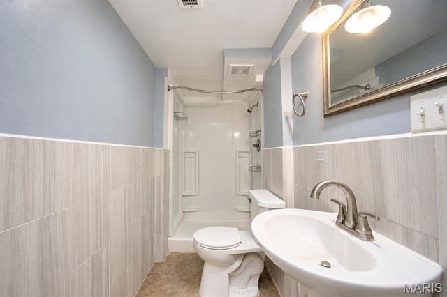 150 N Saint Charles Street, Florissant, MO 63031