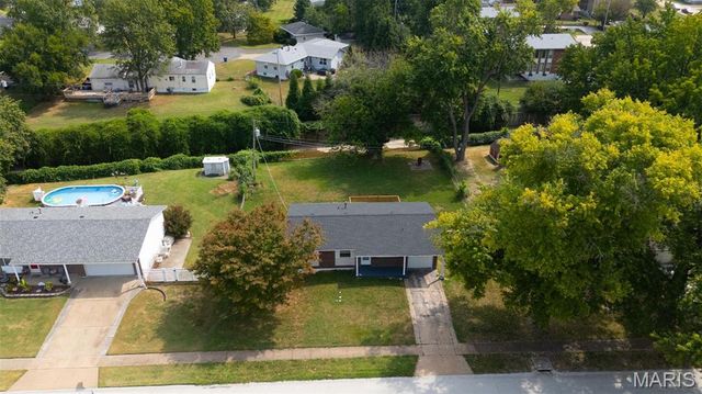150 N Saint Charles Street, Florissant, MO 63031