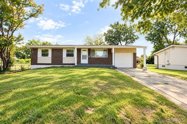 150 N Saint Charles Street, Florissant, MO 63031