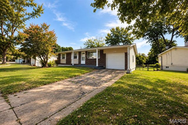 150 N Saint Charles Street, Florissant, MO 63031