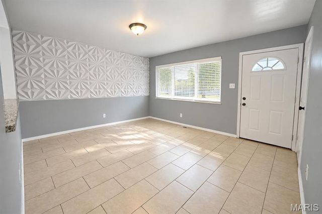 150 N Saint Charles Street, Florissant, MO 63031