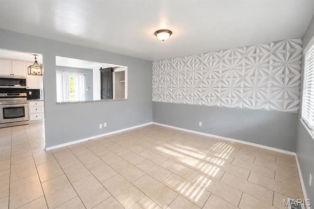 150 N Saint Charles Street, Florissant, MO 63031
