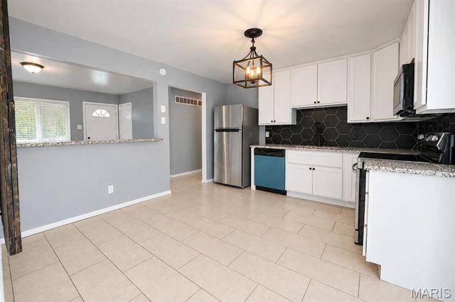 150 N Saint Charles Street, Florissant, MO 63031