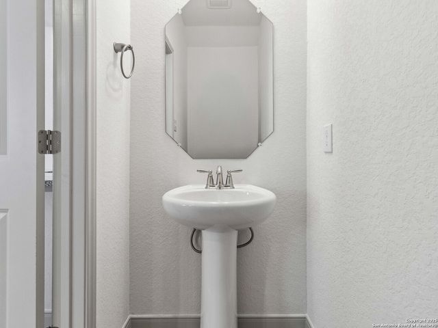 10203 Tulipwood Run Unit 102, San Antonio, TX 78252