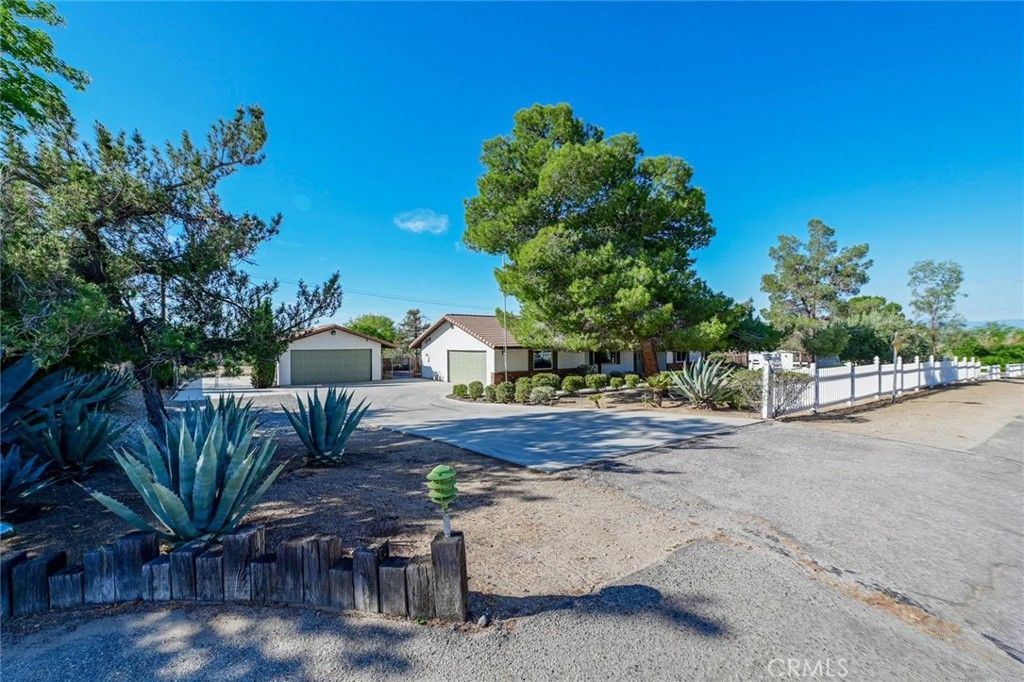 Image 1 of property listing at 16385 Nosoni Road, Apple Valley, CA 92307