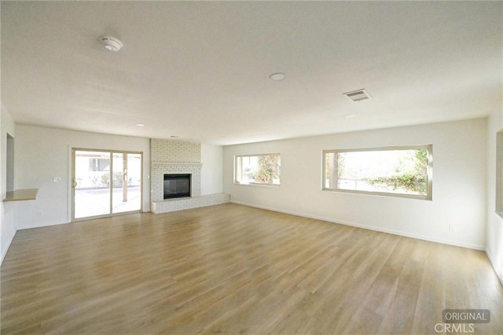 Image 15 of property listing at 16385 Nosoni Road, Apple Valley, CA 92307