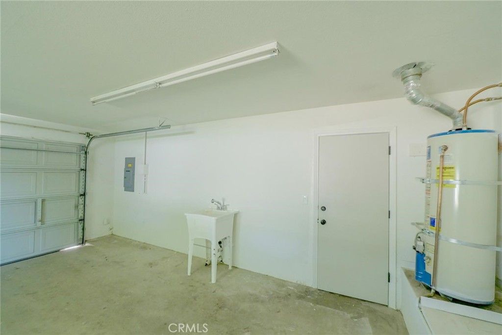 Image 25 of property listing at 16385 Nosoni Road, Apple Valley, CA 92307