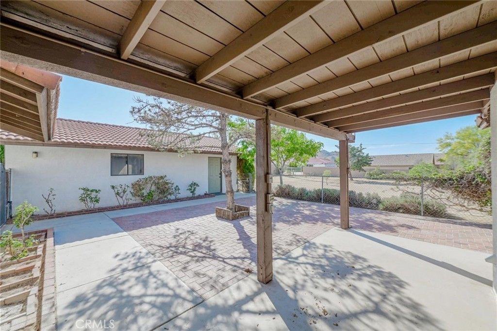 Image 26 of property listing at 16385 Nosoni Road, Apple Valley, CA 92307