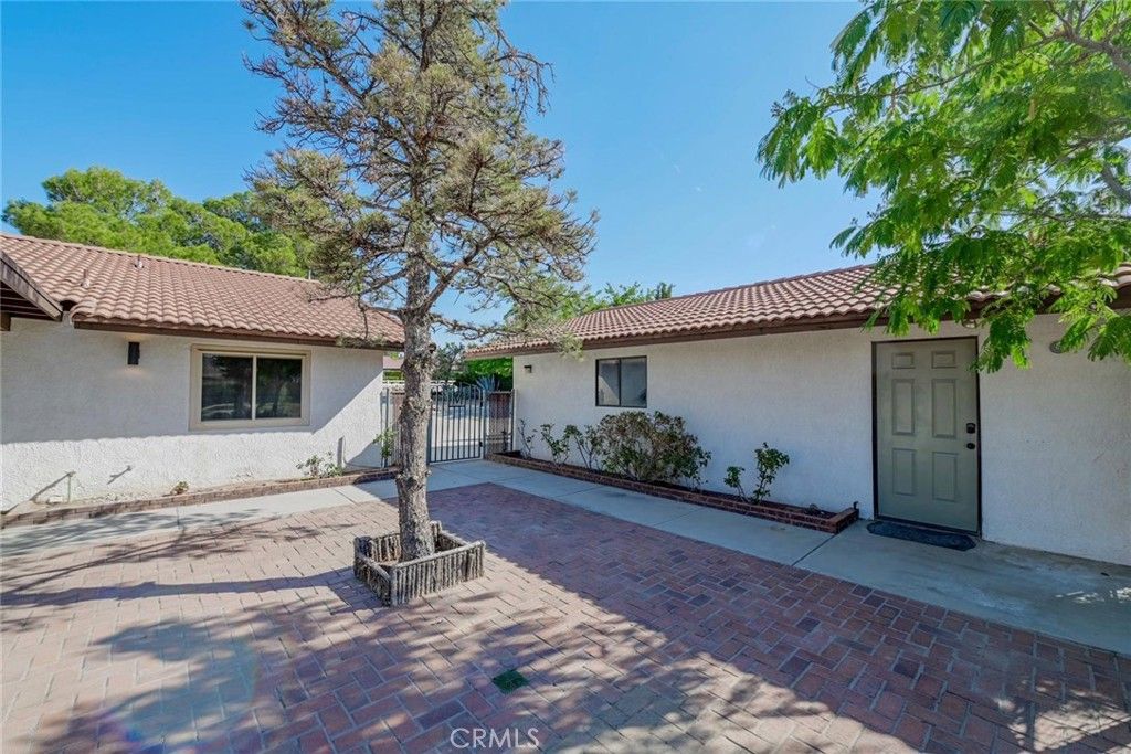 Image 28 of property listing at 16385 Nosoni Road, Apple Valley, CA 92307