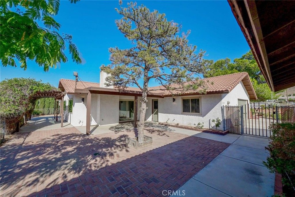 Image 30 of property listing at 16385 Nosoni Road, Apple Valley, CA 92307