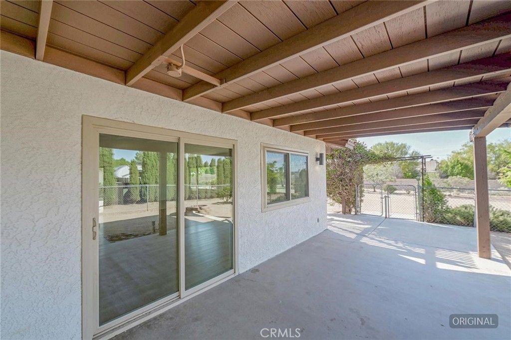 Image 32 of property listing at 16385 Nosoni Road, Apple Valley, CA 92307