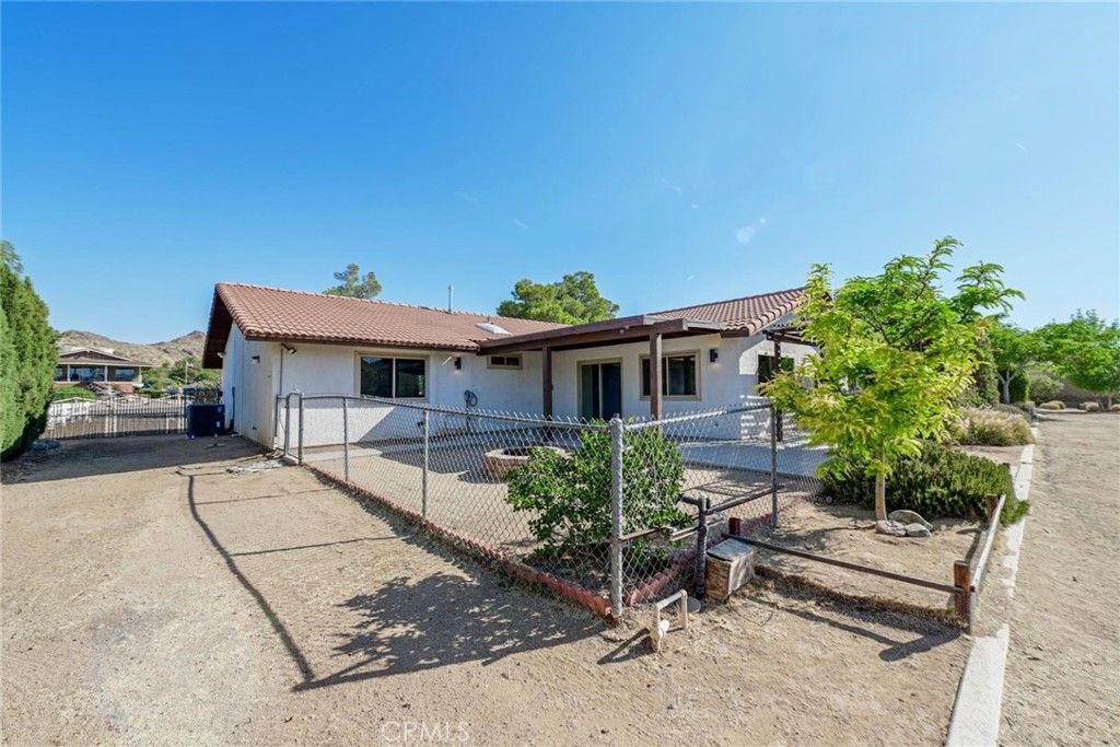 Image 33 of property listing at 16385 Nosoni Road, Apple Valley, CA 92307
