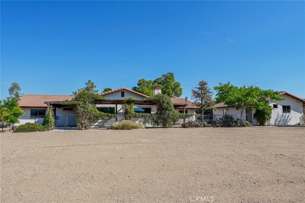 Image 35 of property listing at 16385 Nosoni Road, Apple Valley, CA 92307