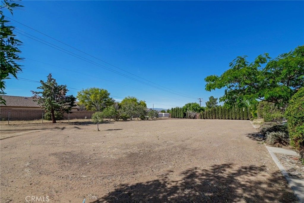Image 38 of property listing at 16385 Nosoni Road, Apple Valley, CA 92307