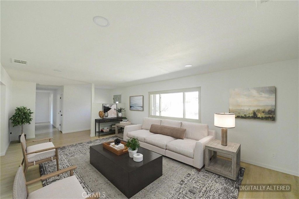 Image 6 of property listing at 16385 Nosoni Road, Apple Valley, CA 92307