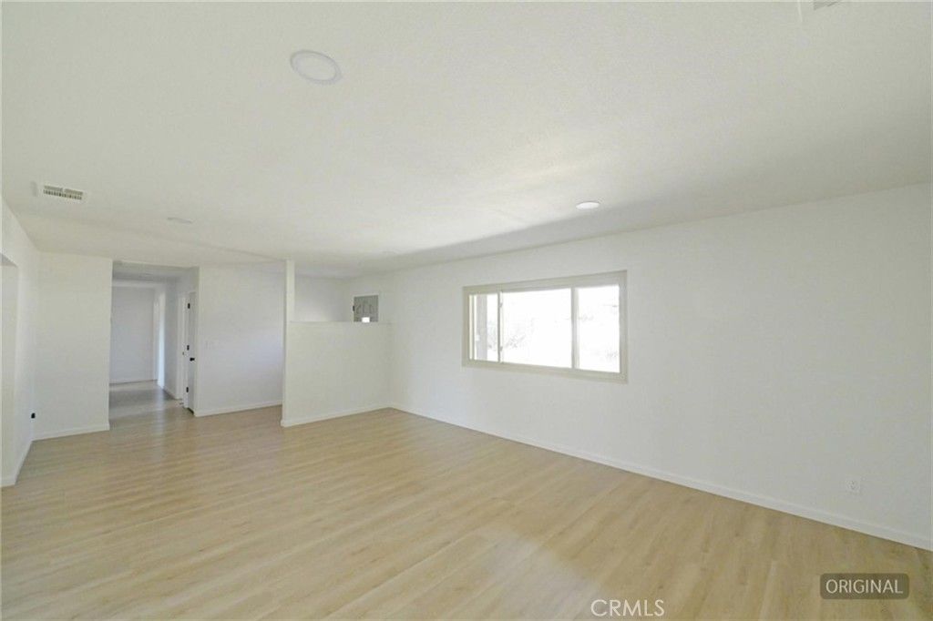 Image 7 of property listing at 16385 Nosoni Road, Apple Valley, CA 92307